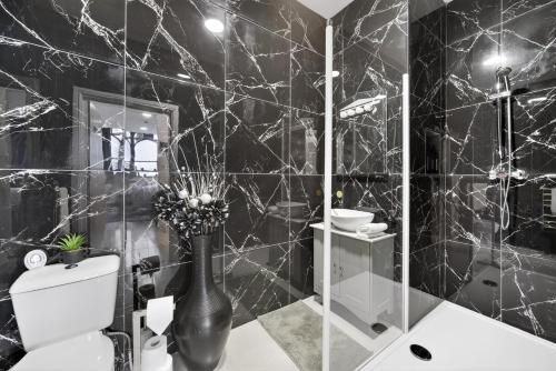 Luxury Apartment in Cardiff Bay, Prime Location! photo 9
