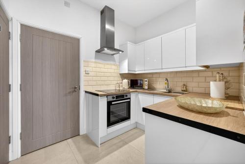 Luxury Apartment in Cardiff Bay, Prime Location! photo 14