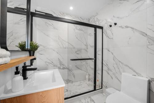 a bathroom with a shower and a sink at Cozy 2BD Westminster Apartment in London