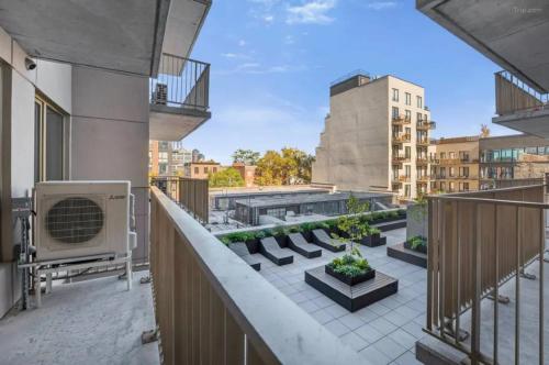 an apartment balcony with a patio with benches at Cozy 2BD Westminster Apartment in London
