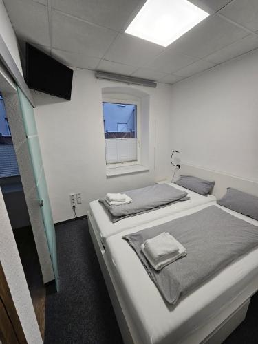 a bedroom with two beds and a window at Krämerbrückenidyll in Erfurt