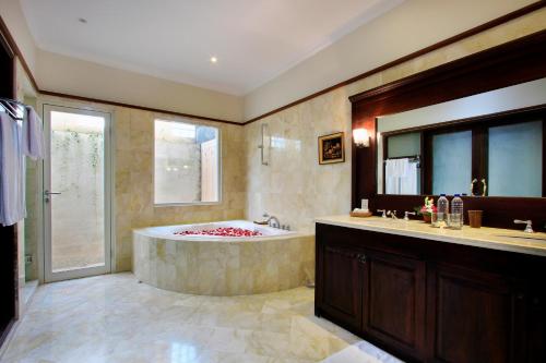 Kupaonica u objektu Manzelejepun Luxury Villa & Pavilion