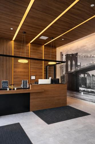 an office with a reception desk in a building at Hotel Mirage Brooklyn in Brooklyn