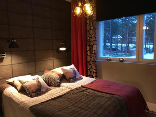 a bedroom with a bed with pillows and a window at Moonlight Apartment 307 in Levi