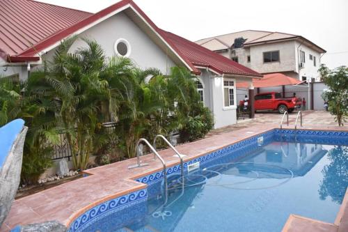 Piscina a Northern Lights o a prop