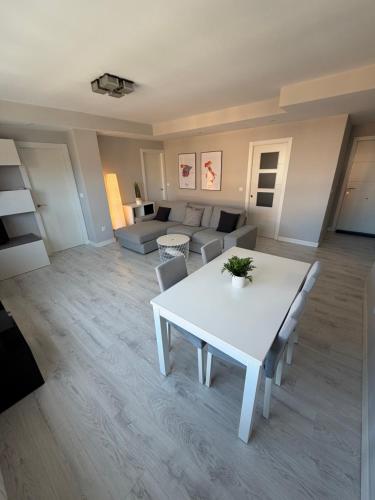 En las Tablas 2 Habit 2 Baños Gym Parking Piscina