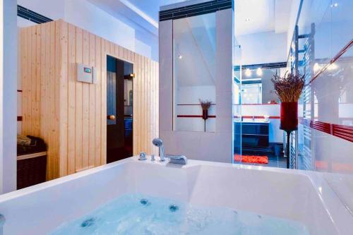 Private Seaside Villa Sleeps 10 with Infinity Pool