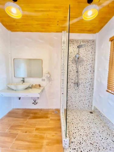 a bathroom with a shower with a sink and a sink at Tropical pool villa คอฟฟี่มีเขาสาขา2 in HHQ