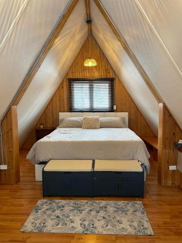 a bedroom with a bed in a attic at Chalet Spa - La Détente au Mont-Comi in Saint-Gabriel
