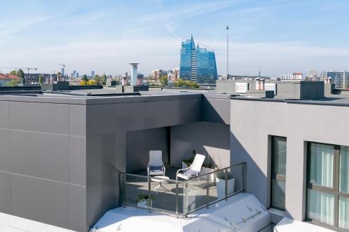 Sunny Penthouse with Mountain Views and 180 degrees Terrace