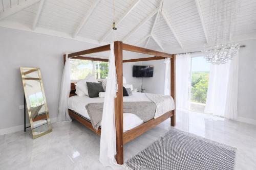 Coastline View Villa with Swim out Pool Treasure Beach