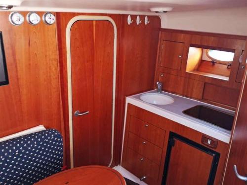 a small kitchen with a sink and a sink at Palermo Boat Experience in Isola delle Femmine