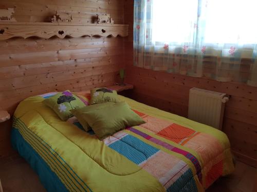 Llit o llits en una habitació de Les Genévriers