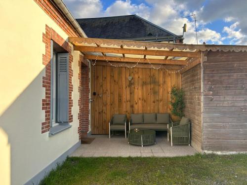 Maison cosy avec terrasse & parking - 5min de Tours