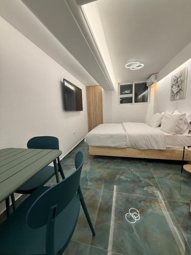 City Center Green Lux Studio