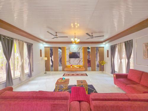 Et opholdsområde på II EMPYREAN STAYS II BARBERRY VILLA II 3BHK II AC II PRIVATE POOL Il