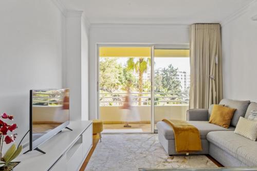 Lux Garden View by Homie