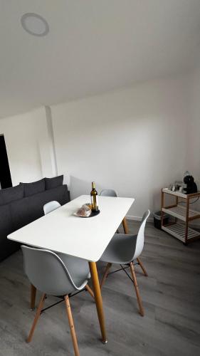 a white table and chairs in a living room at LN GuestHouse in Horta