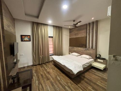 a bedroom with a large bed and a window at Hotel Singh Empire in Sāgar