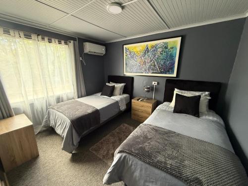 Tempat tidur dalam kamar di Hostal Suomi