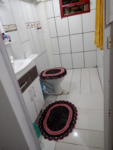 a bathroom with a toilet and a sink at Recanto Aconchego in Torres