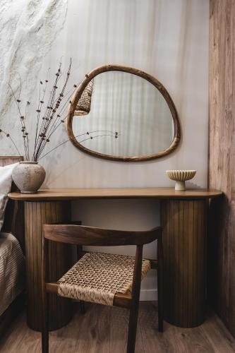 a dressing table with a mirror and a stool at Filomacka Przestrzeń in Toruń