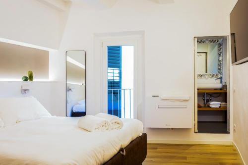 Arno Charm Stay - San Frediano - Florence Italy
