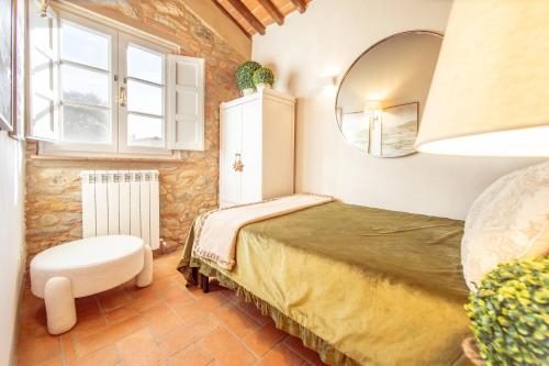 a bedroom with a bed and a mirror at Chille in Capannori