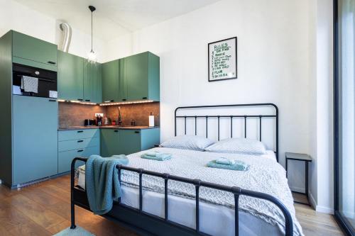 Green Jungle Studio - Balcony & Easy Center Access