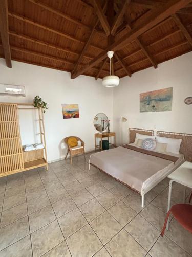 MARIA 'S LITTLE HOUSE