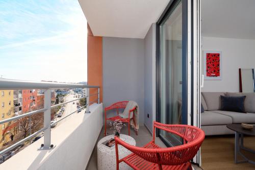 Urban Nook Design Apartments - Private Garage Parking