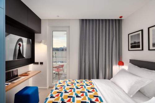 Urban Nook Design Apartments - Private Garage Parking