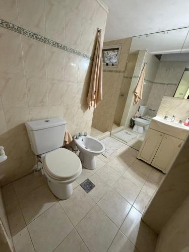 a bathroom with a toilet and a sink at Resolana y Rinconada in Isla del Rincón