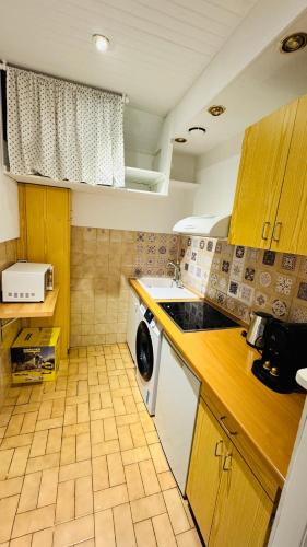 spacious apart close to Louvre
