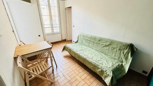 spacious apart close to Louvre