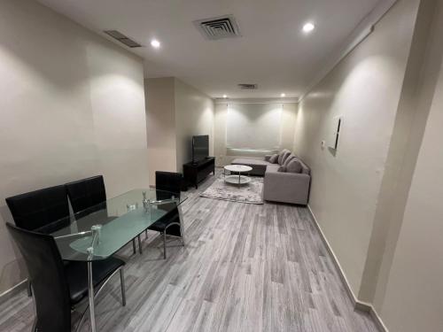 Aqar line tesisinde bir oturma alanı