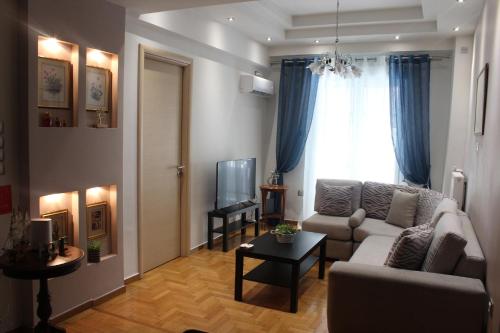 Beautiful luxurious family apartment in koukaki