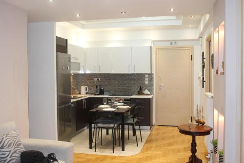 Beautiful luxurious family apartment in koukaki