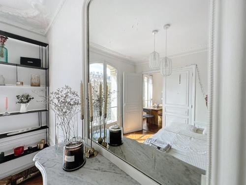 Dreamy floor View of Square Trousseau