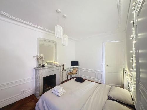 Dreamy floor View of Square Trousseau