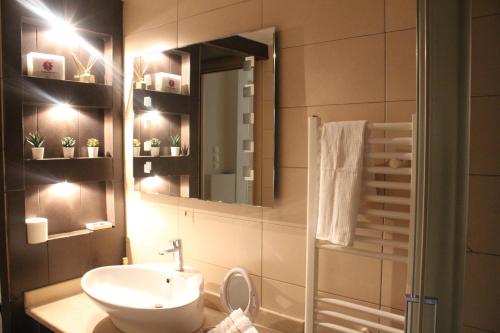 Beautiful luxurious family apartment in koukaki