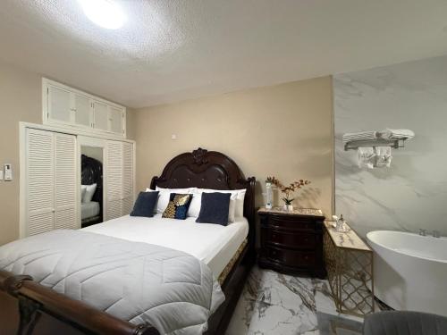 เตียงในห้องที่ 360 RokView Suites 3BR Spacious