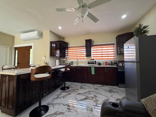 360 RokView Suites 3BR Spacious 주방 또는 간이 주방