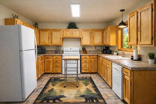 a kitchen with two black bears on the floor at Bear Paw Cabin in Leavenworth