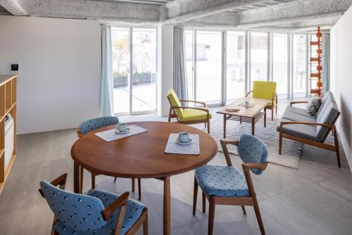 a dining room with a table and chairs at まえばしガレリアArt residence & Hotel in Maebashi