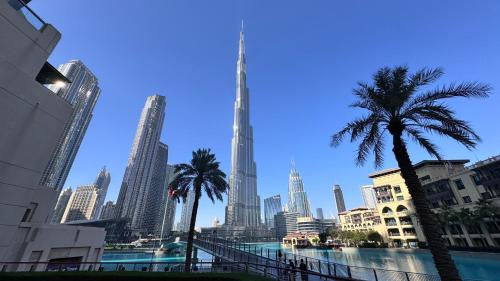 By Luxury Space I Luxury two Bedroom Apartment I Front row Downtown with Private Fountain View
