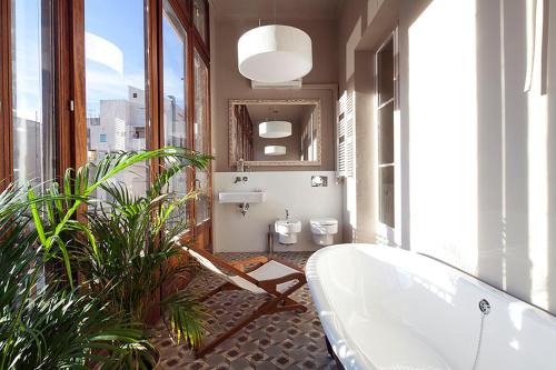 Un baño de Apartment Barcelona Rentals - Rambla de Catalunya Center