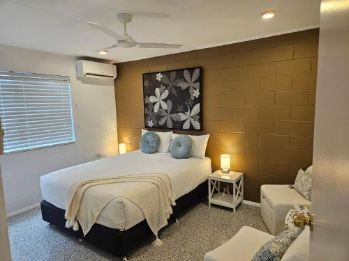 a bedroom with a bed with blue pillows at Modern Stylish Apartment in Ross River