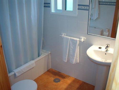 a bathroom with a sink and a toilet and a shower at Hostal Las Acacias in Los Caños de Meca