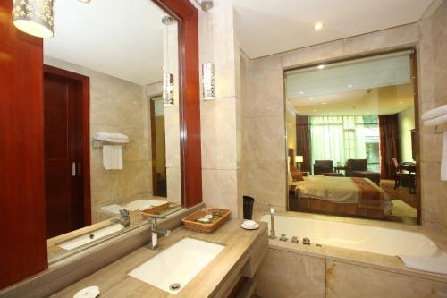 A bathroom at Grand Villa hotel